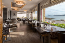 Salle de Restaurant Hostellerie de la Mer face à la mer (Presqu'ile de Crozon)